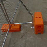 AS 4687 Standard Temp Fencing Panels With Concrete Filled Plastic Feet And Clamps
